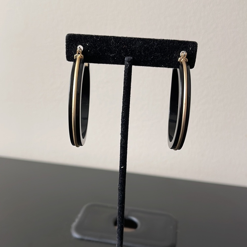 Area hoop earrings